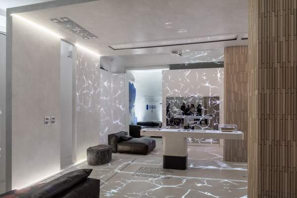 Cosentino @ Next Place Hotel con un'installazione bagno by Cesar Giraldo