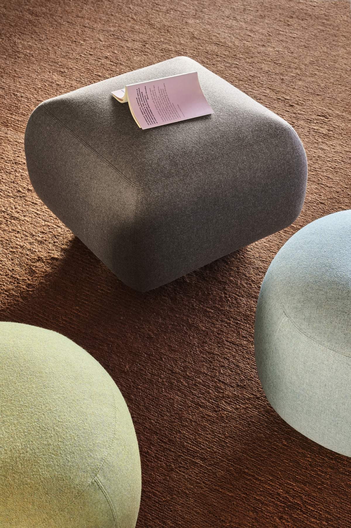 Zoey pouf, design Elisa Ossino
