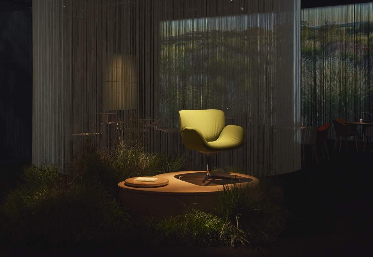 <strong>Cari,</strong> design Doshi Levien - Salone del Mobile 2026