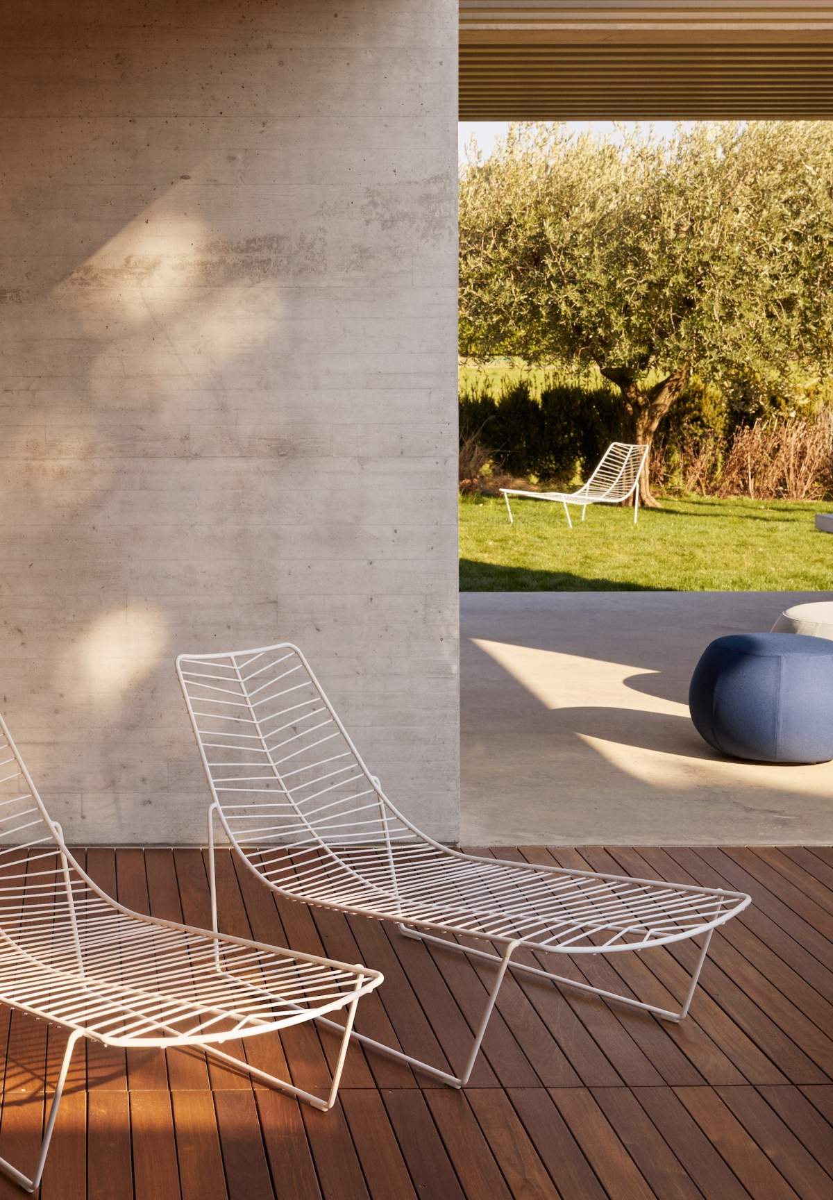 <strong>Leaf Chaise Longue, </strong> design Lievore Altherr Molina