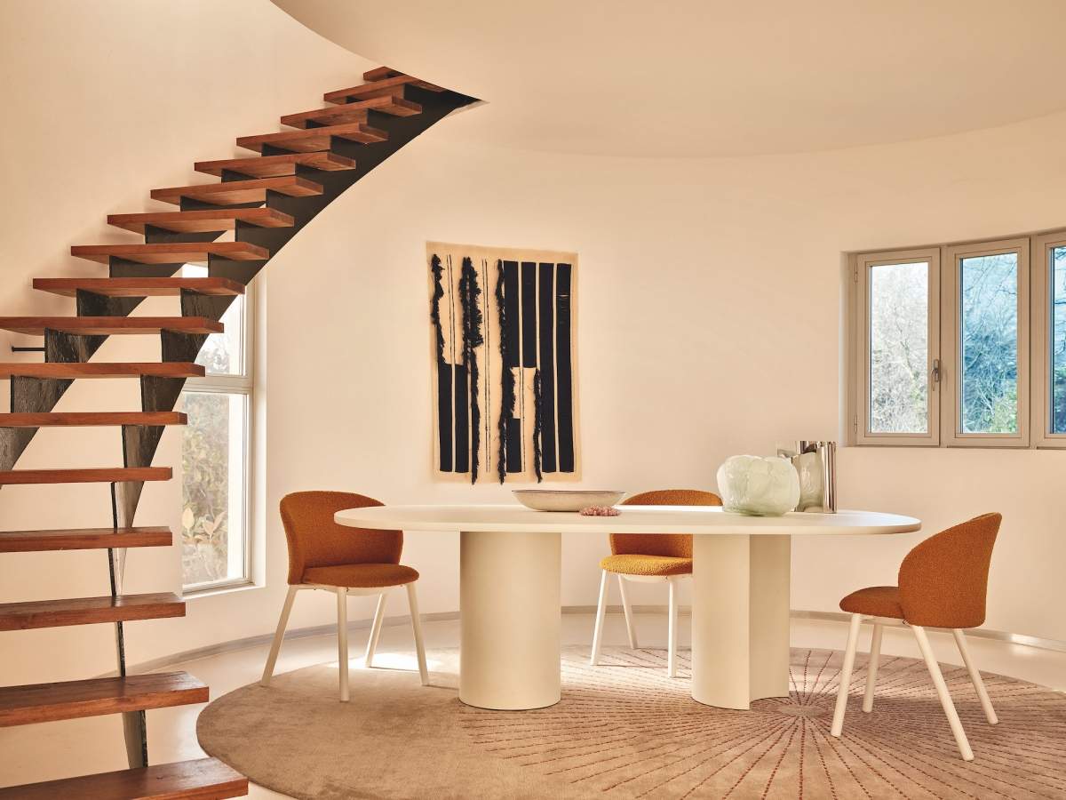 Collection 2023: Bol table, design Zaven | Daisy chairs, design Mist-o