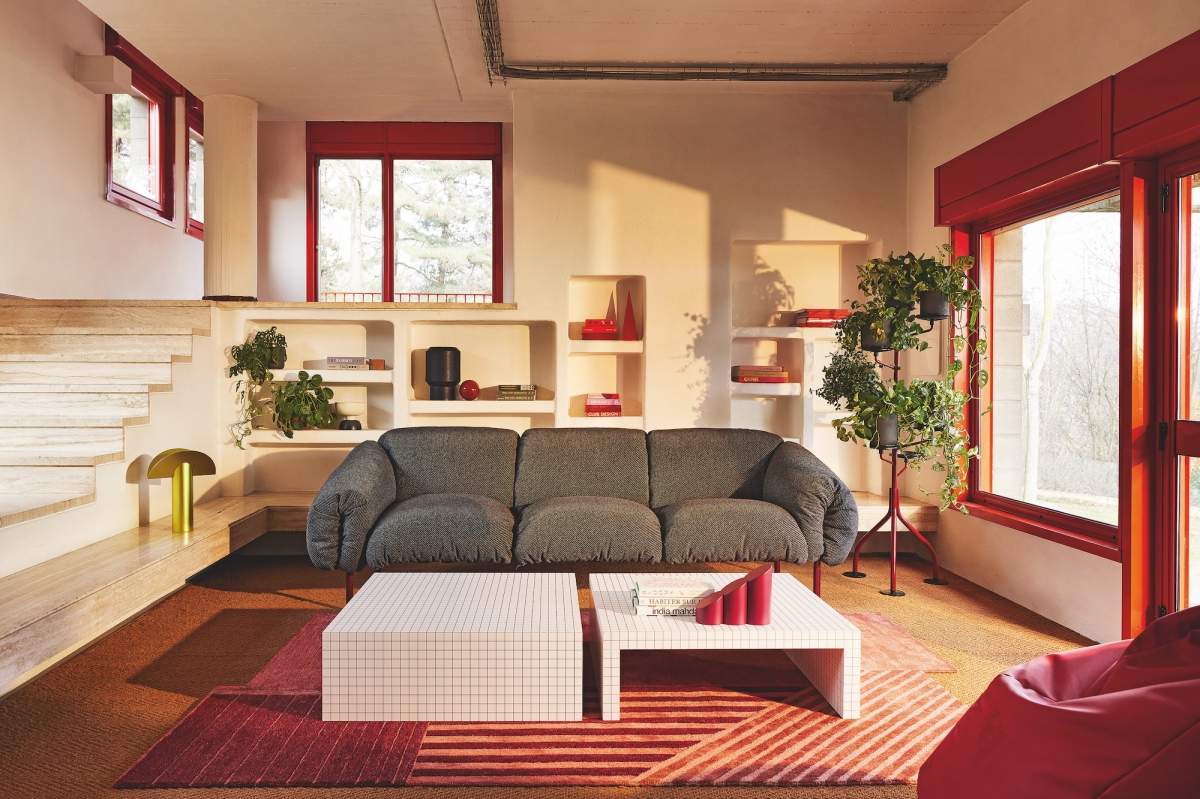 Za:Za Sofa, design Zaven | Quaderna Small Tables, design Superstudio | Albero Flowerpot Stand, design Achille Castiglioni